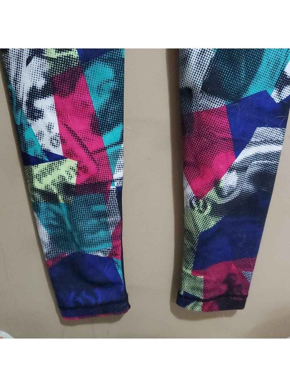 Lululemon Midrise Manifesto Graffiti Leggings Size 6 - Picture 6 of 6
